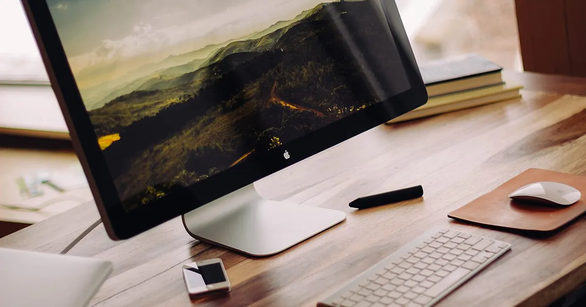 Desk accessories setup